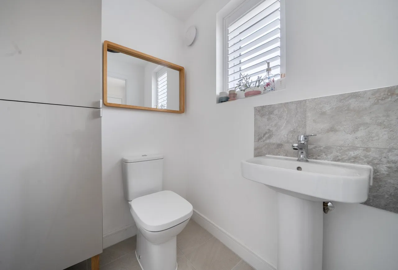Churchill Drive, Gloucestershire, Innsworth, GL3 1FP, photo 7
