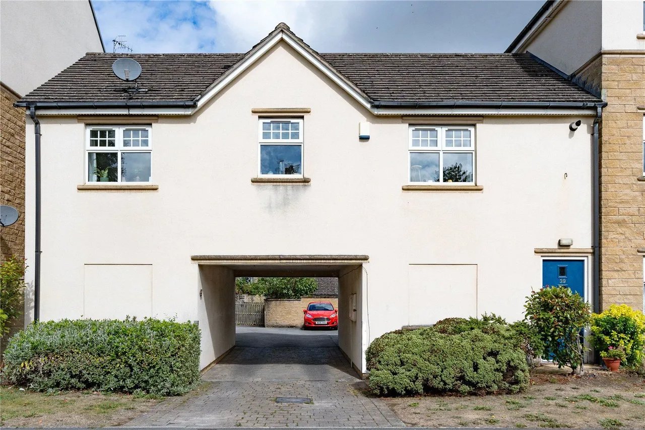 2 bed flat for sale, High Royds Drive, Menston, LS29