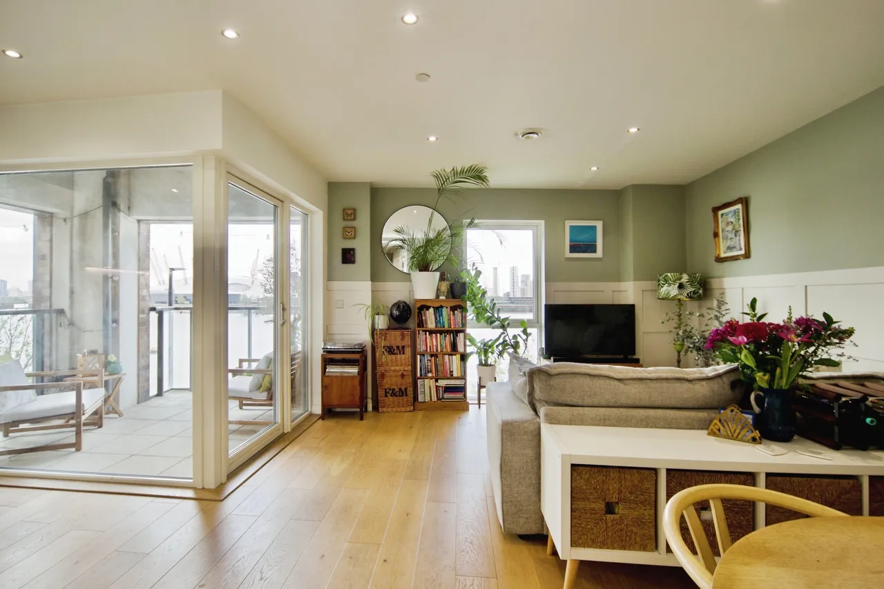 35 Ovex Close, London, photo 10
