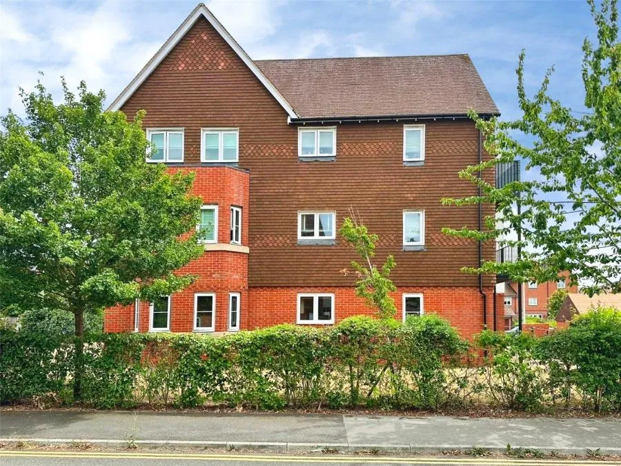 2 bed flat for sale, Outfield Crescent, Wokingham, RG40