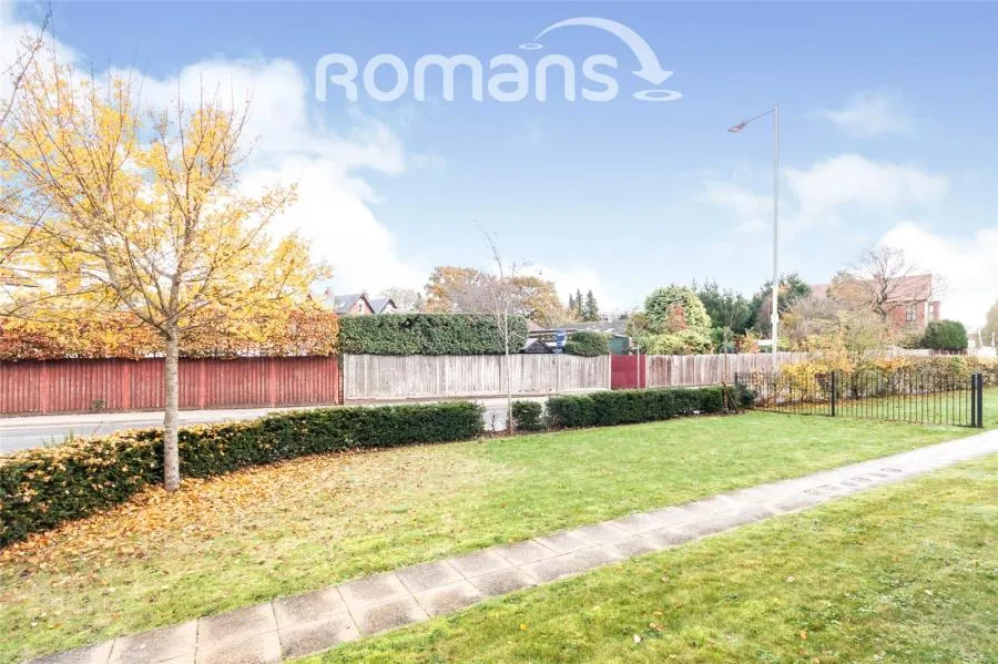 Outfield Crescent, Wokingham, RG40, photo 9