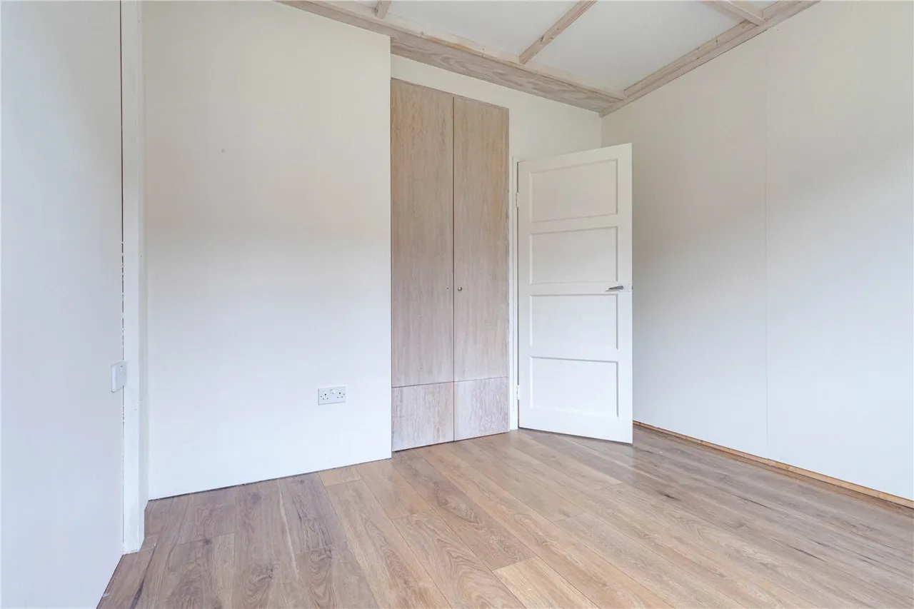 3 bed flat to rent, Toland Square, Roehampton
