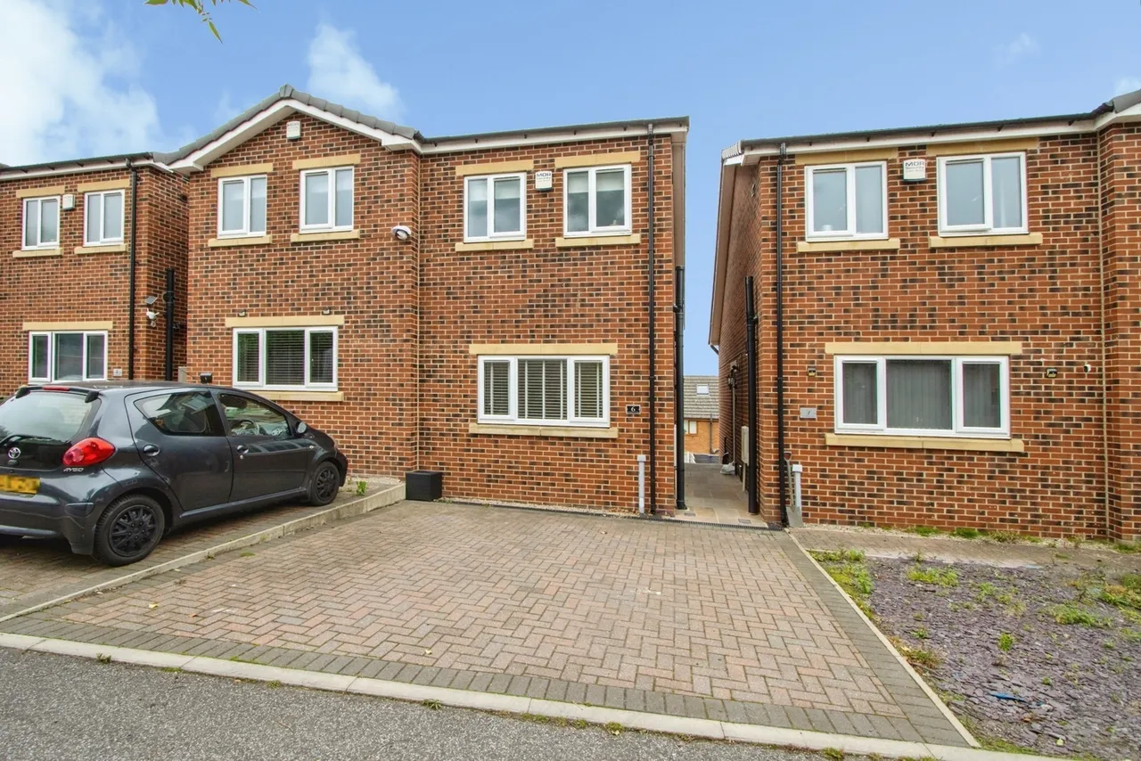 Rosedene Court, Earlsheaton, WF12, photo 19