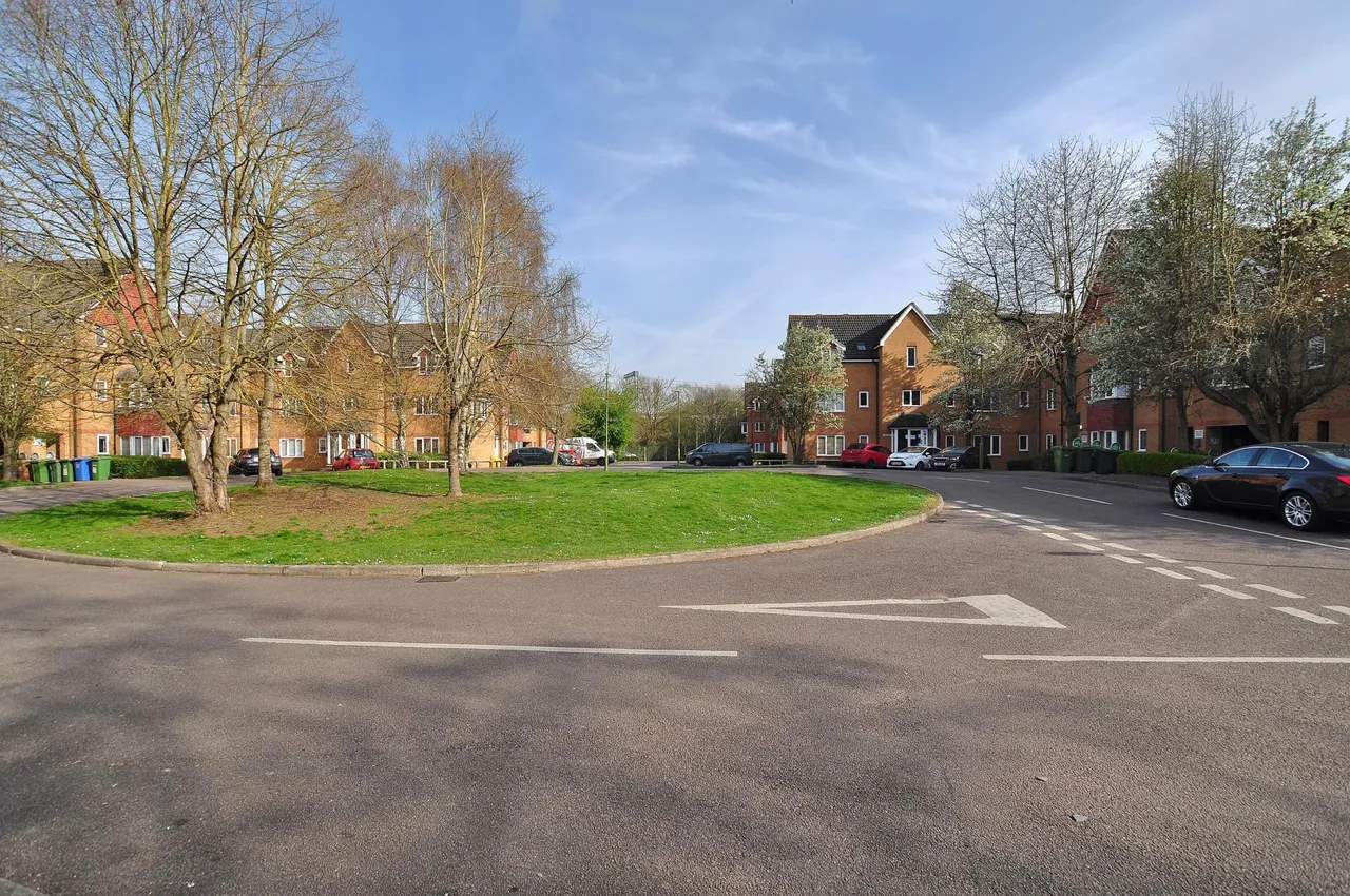 Redoubt Close, Hitchin, SG4, photo 23