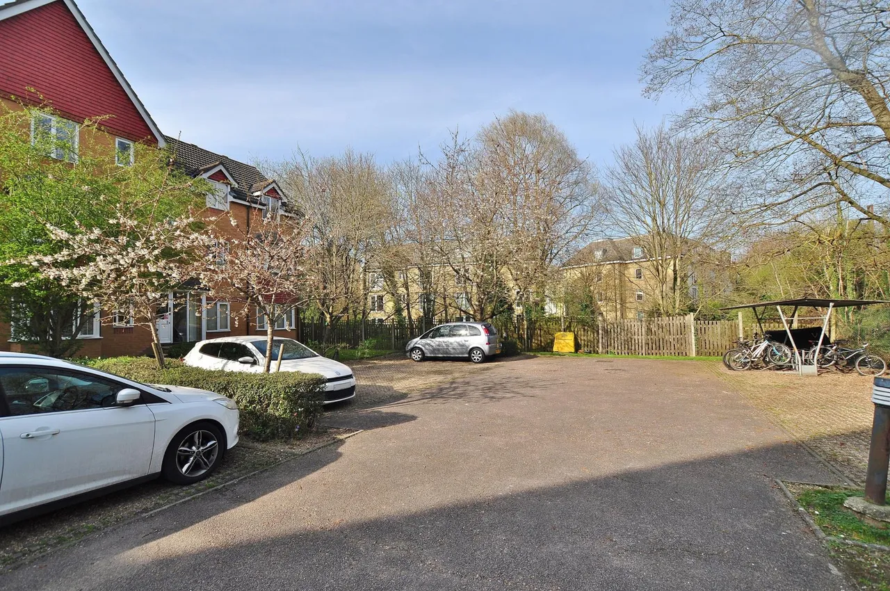 Redoubt Close, Hitchin, SG4, photo 21