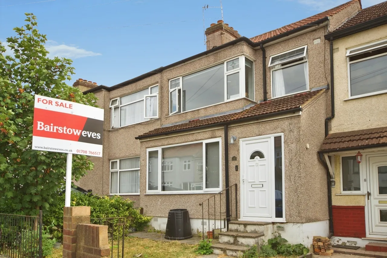 3 bed house for sale — Gelsthorpe Road, Romford, RM5