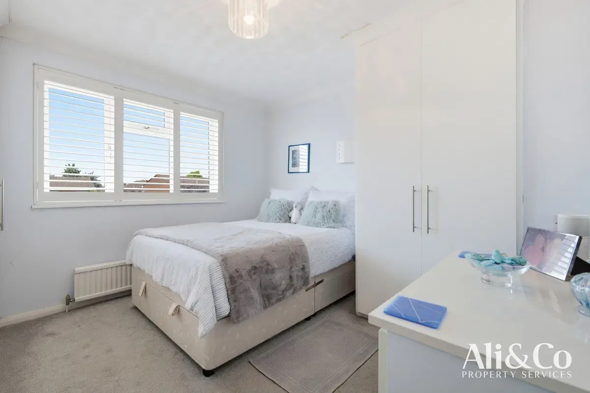 Clarkebourne Drive, Grays, photo 14