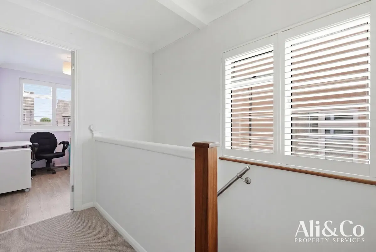 Clarkebourne Drive, Grays, photo 12