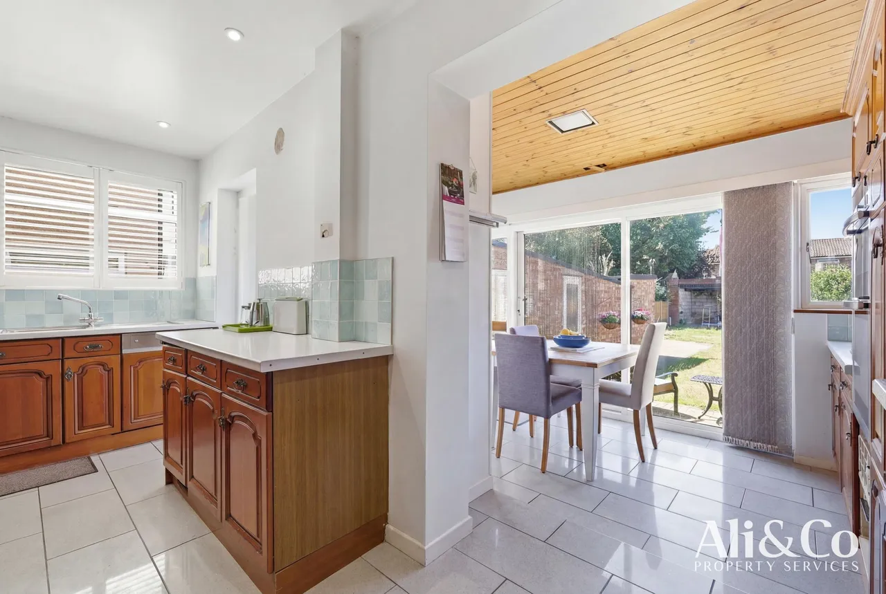 Clarkebourne Drive, Grays, Essex, RM17 6ET, photo 8