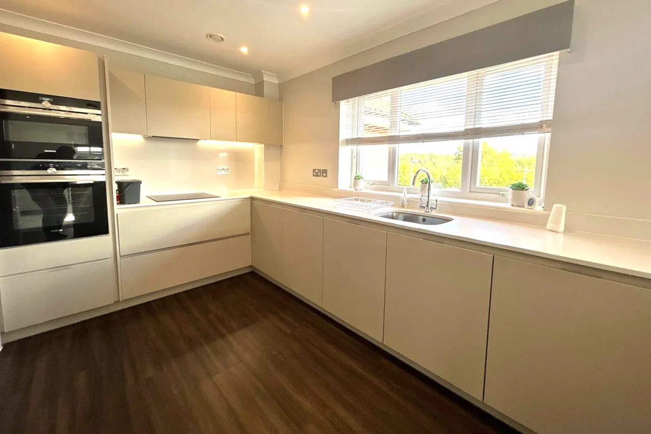Farnham Road, Liss, GU33, photo 4