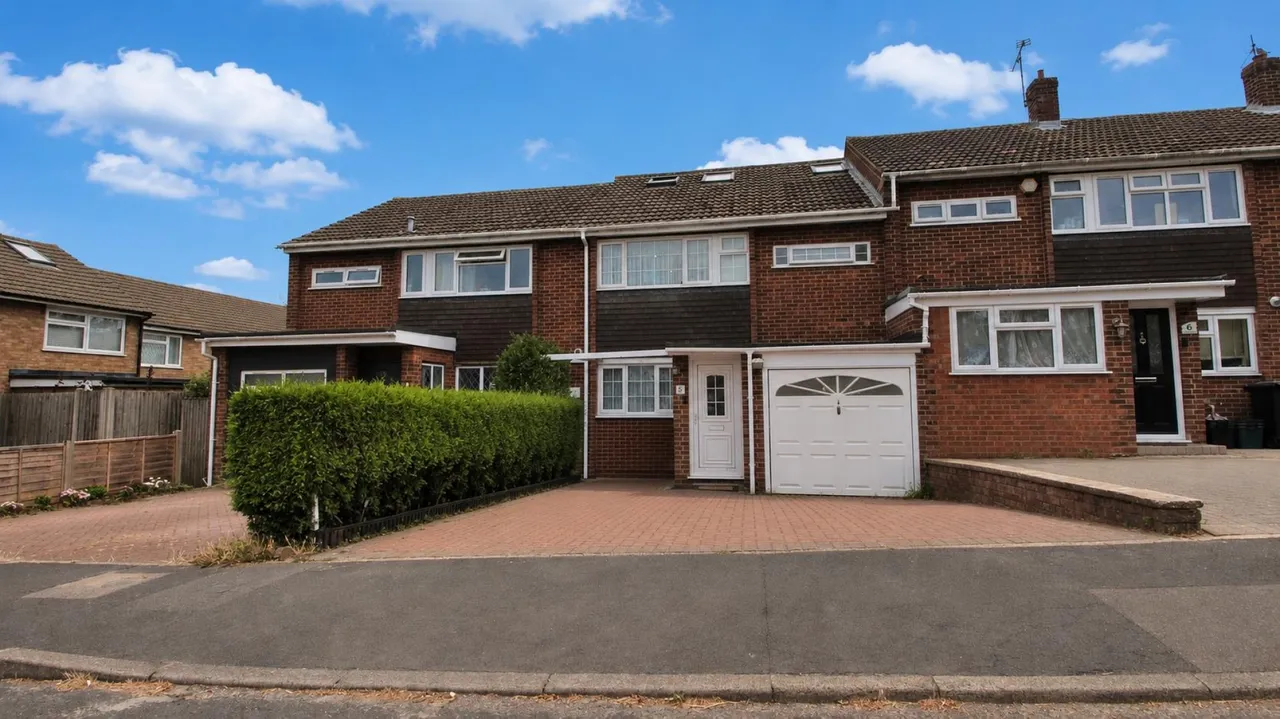 4 bed house for sale, Claremont, Cheshunt