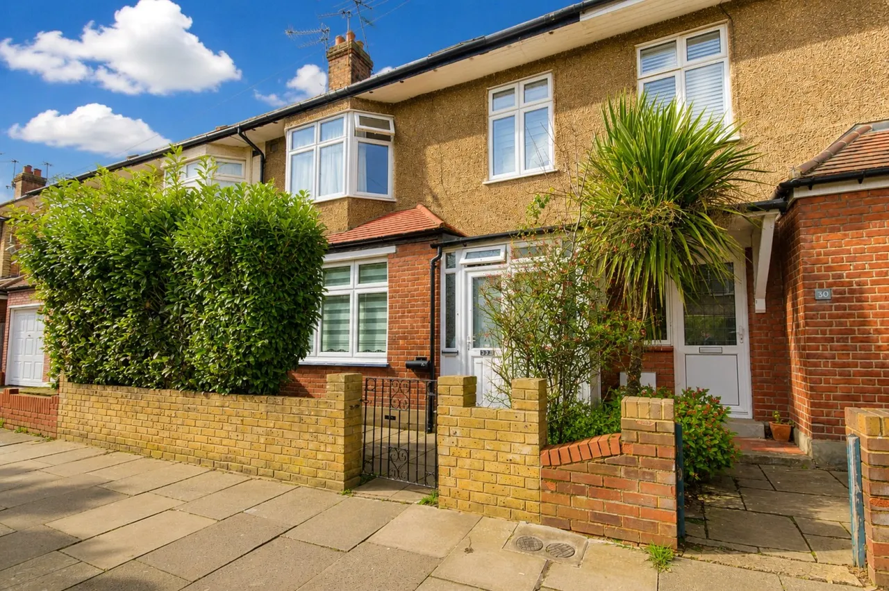 4 bed house for sale, Armfield Road, Enfield