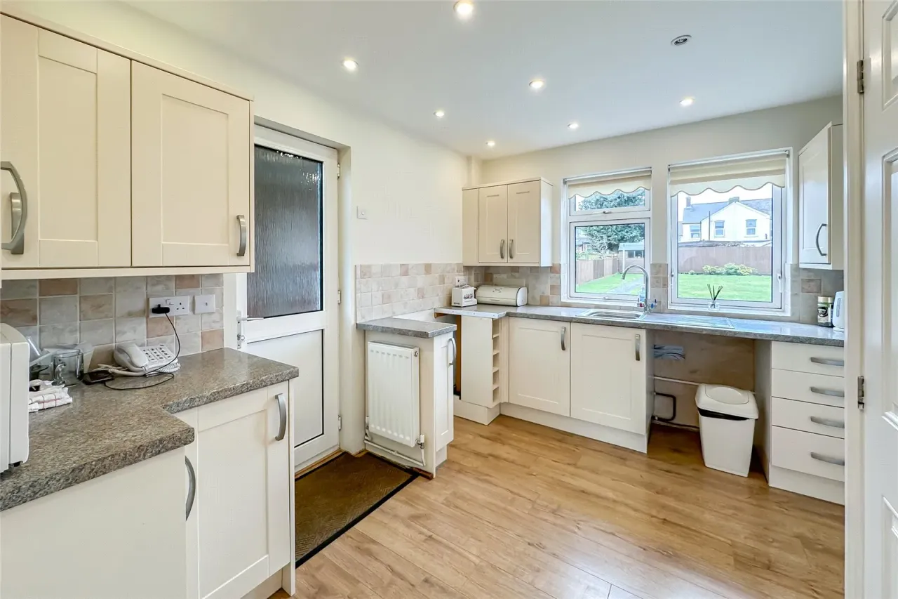 Manor Road, St. Albans, Hertfordshire, AL2 1PP, photo 2