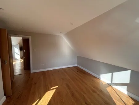 Town centre, RH10, photo 5