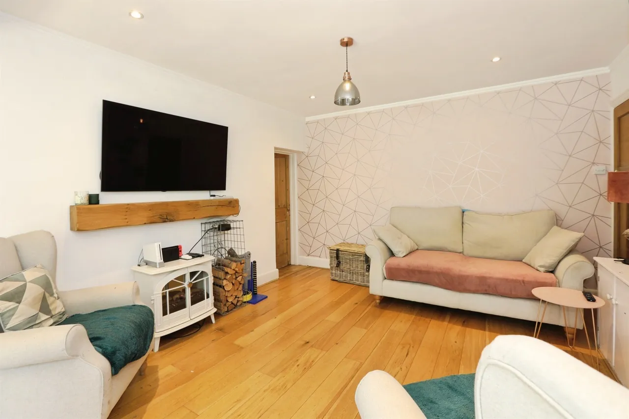 Blackwell Road, East Grinstead, photo 4