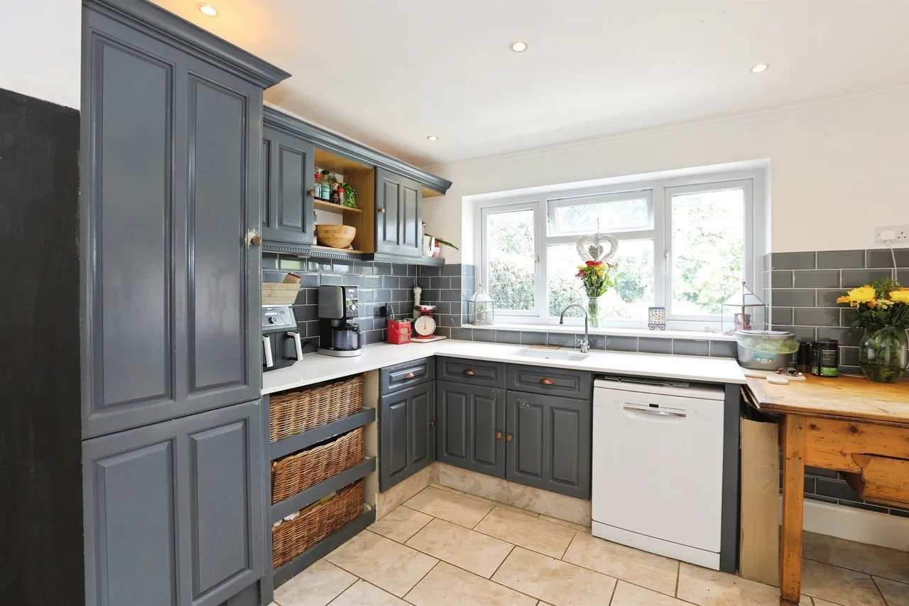 Blackwell Road, East Grinstead, photo 8