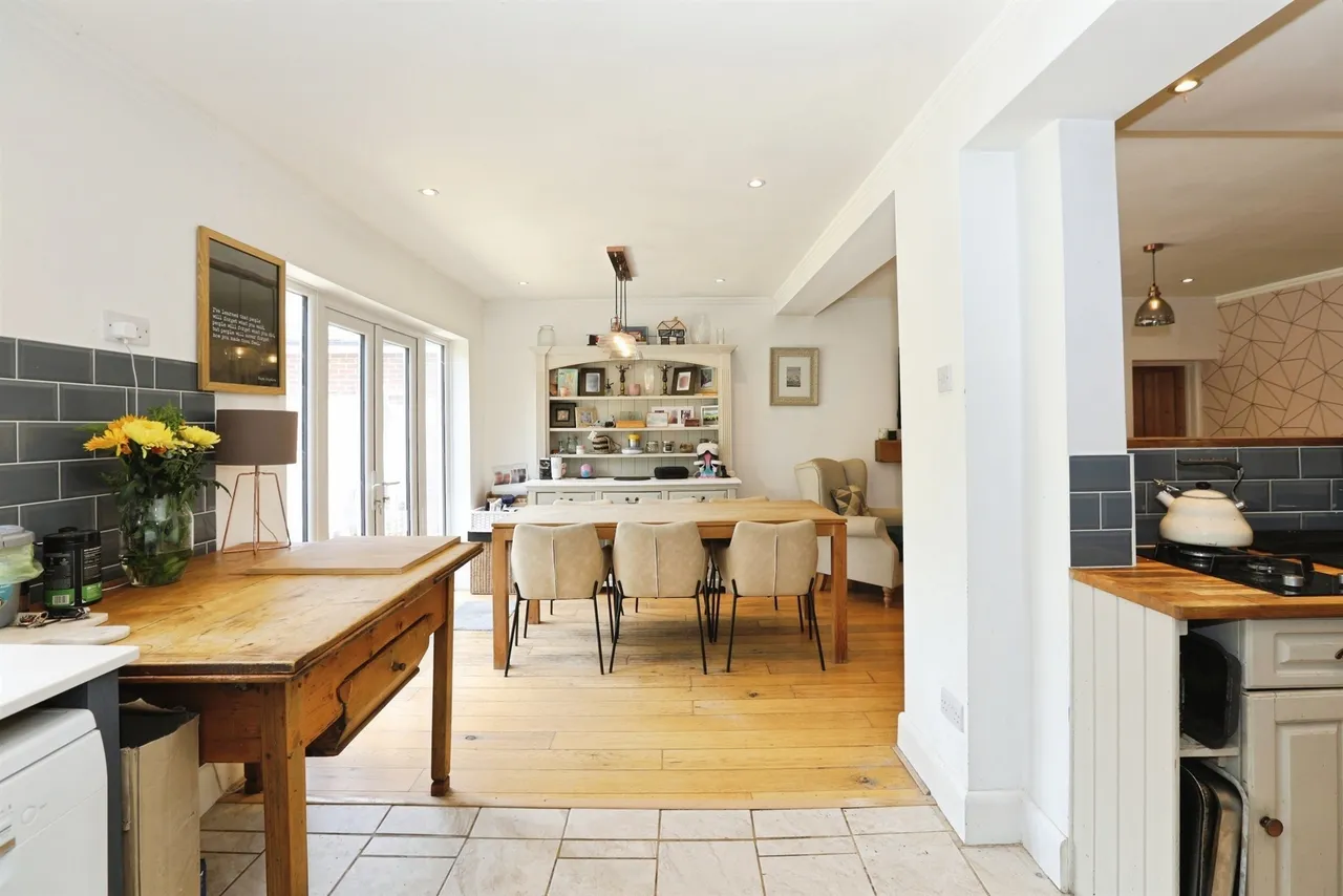 Blackwell Road, East Grinstead, photo 9