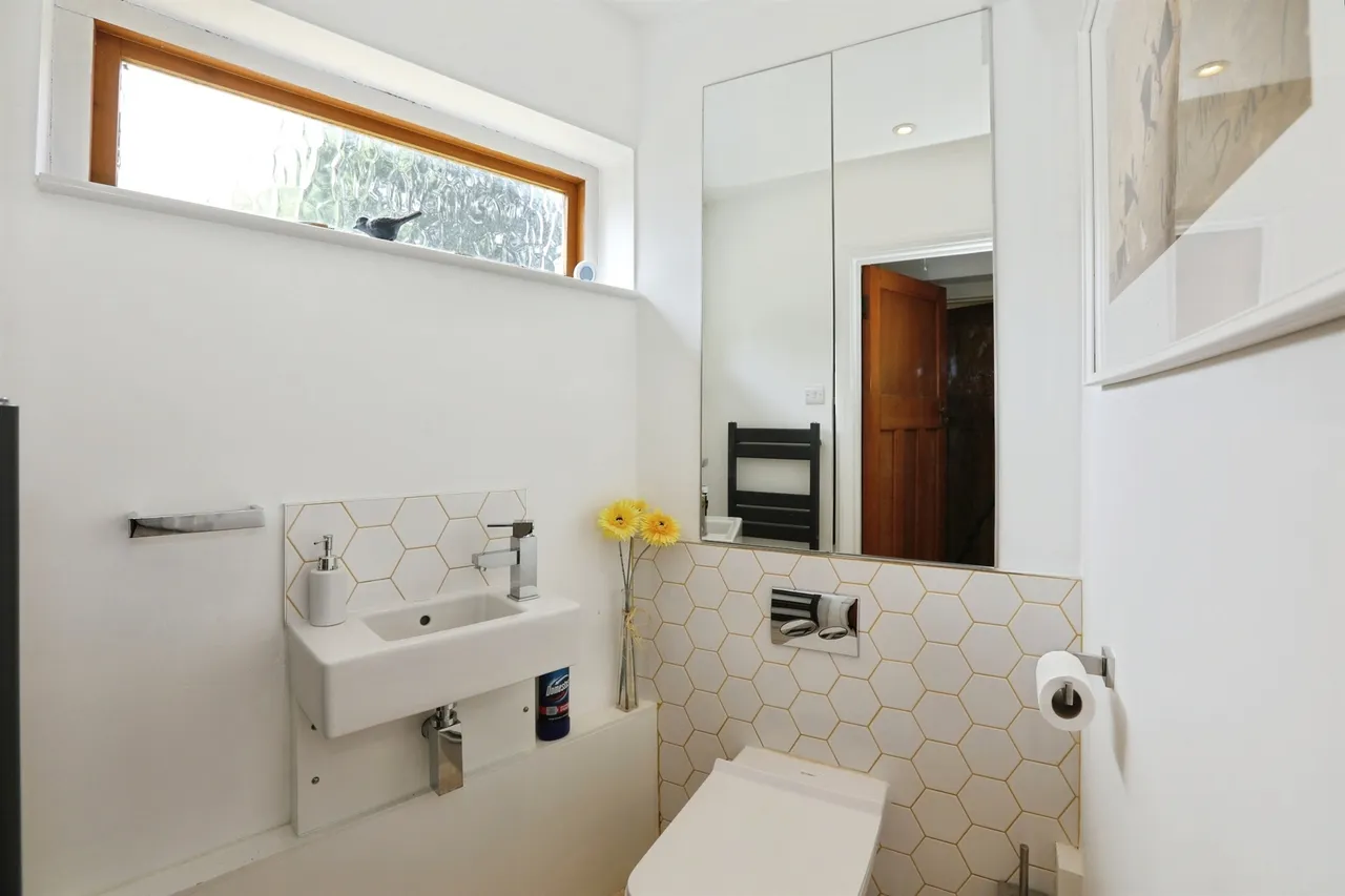 Blackwell Road, East Grinstead, photo 11