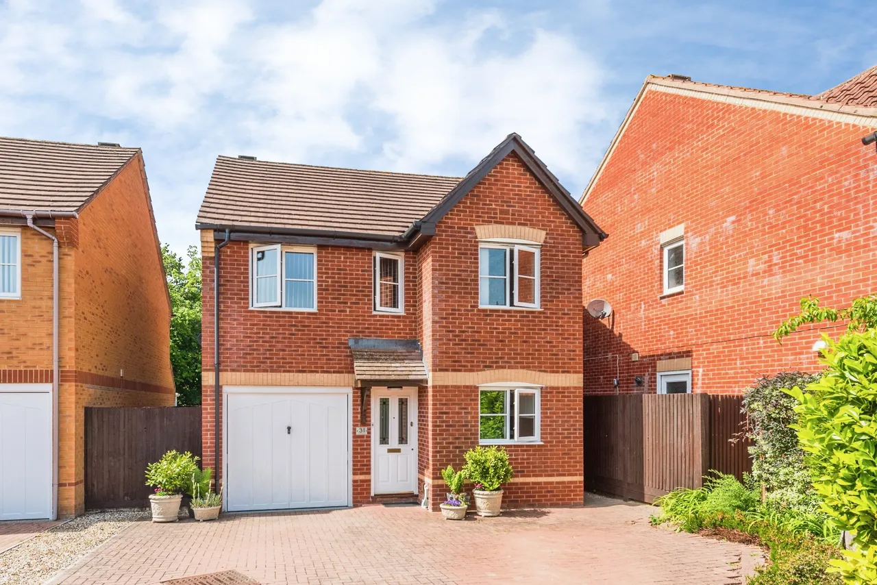 3 bed house for sale — Tracy Close - Abbey Meads, Swindon