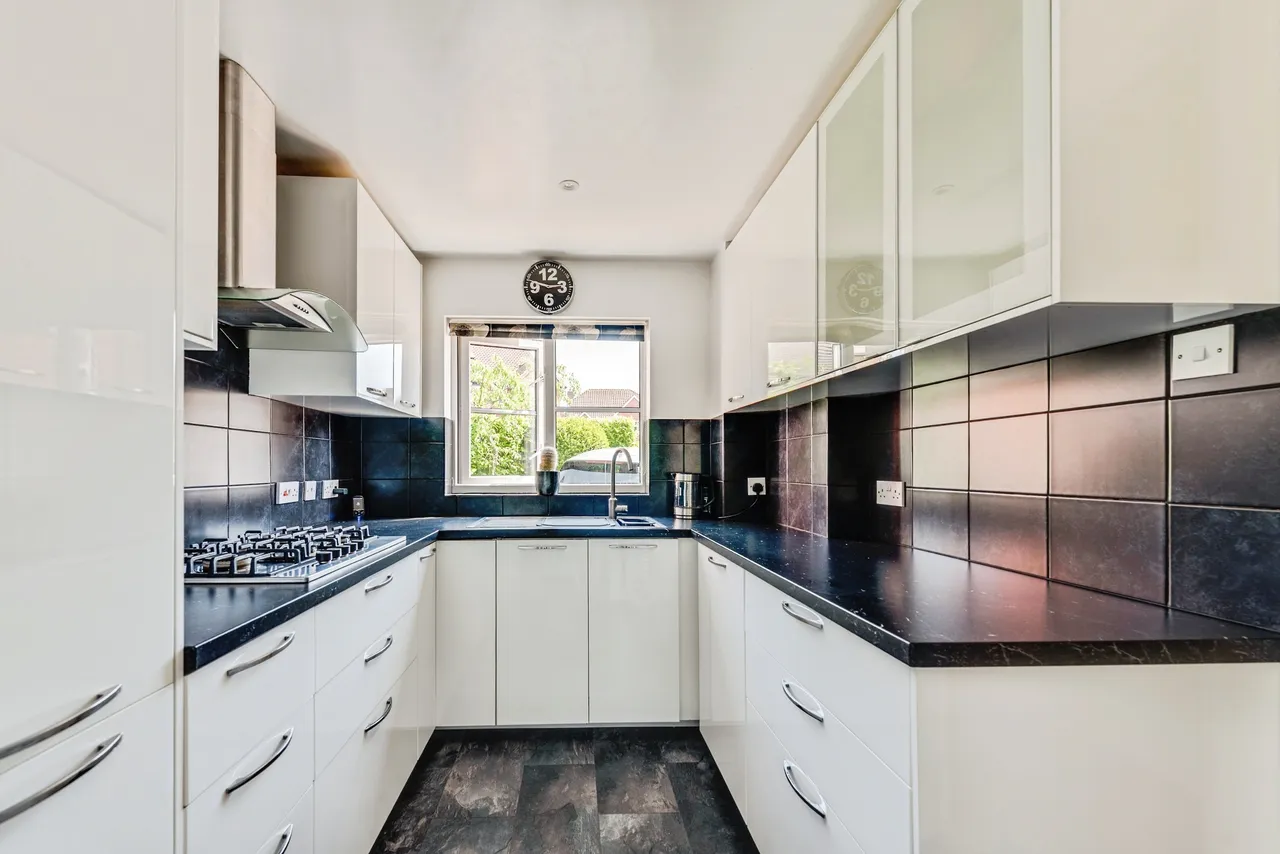 Tracy Close - Abbey Meads, Swindon, photo 9