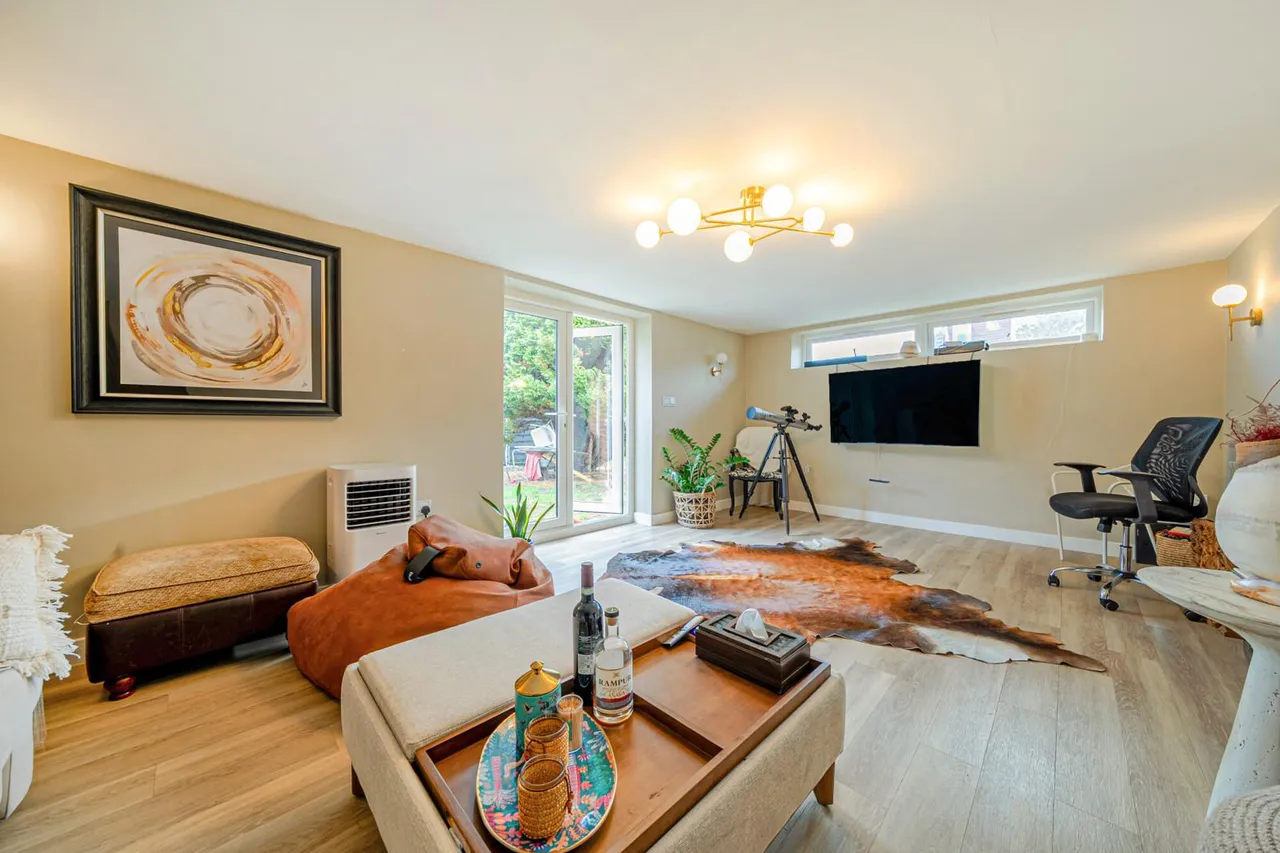 Bowford Avenue, DA7, photo 9