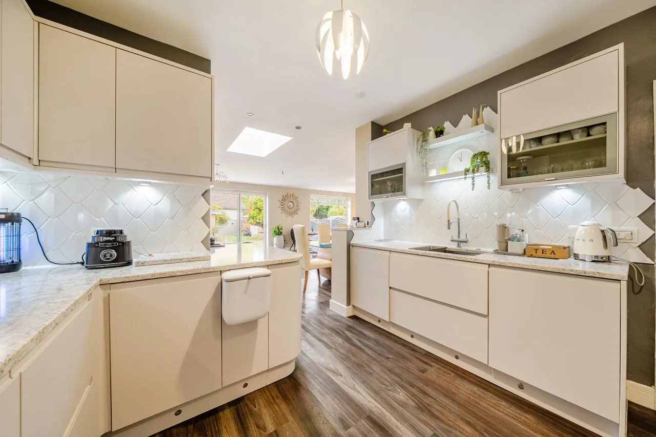 Bowford Avenue, DA7, photo 20