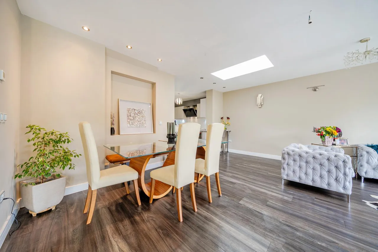 Bowford Avenue, DA7, photo 26