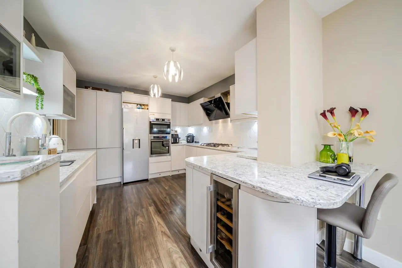 Bowford Avenue, DA7, photo 28