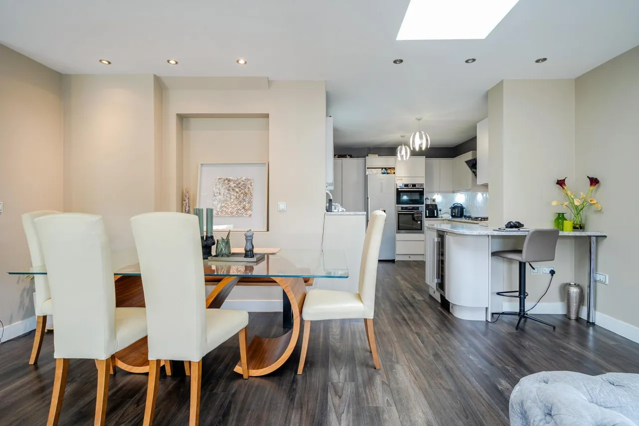 Bowford Avenue, DA7, photo 24
