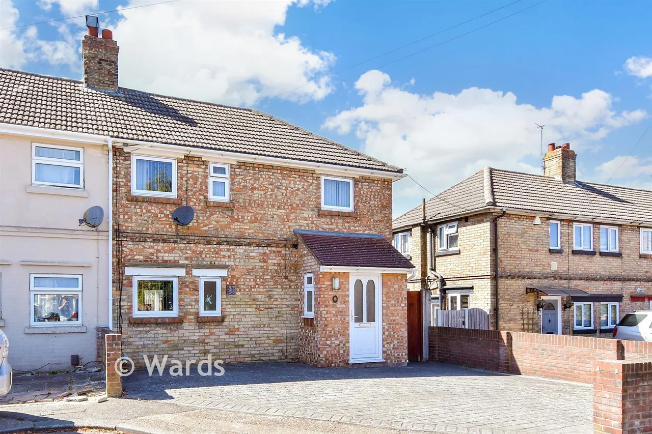 3 bed house for sale, Dickens Road, Rochester, ME1