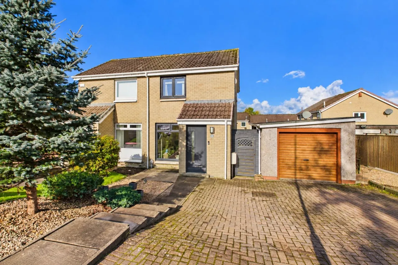 2 bed house for sale, Hyndshaw View, Carluke