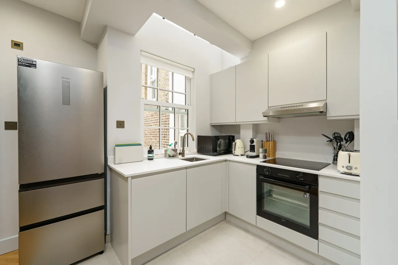 1 bed flat to rent, Windmill Street, Marylebone, W1T