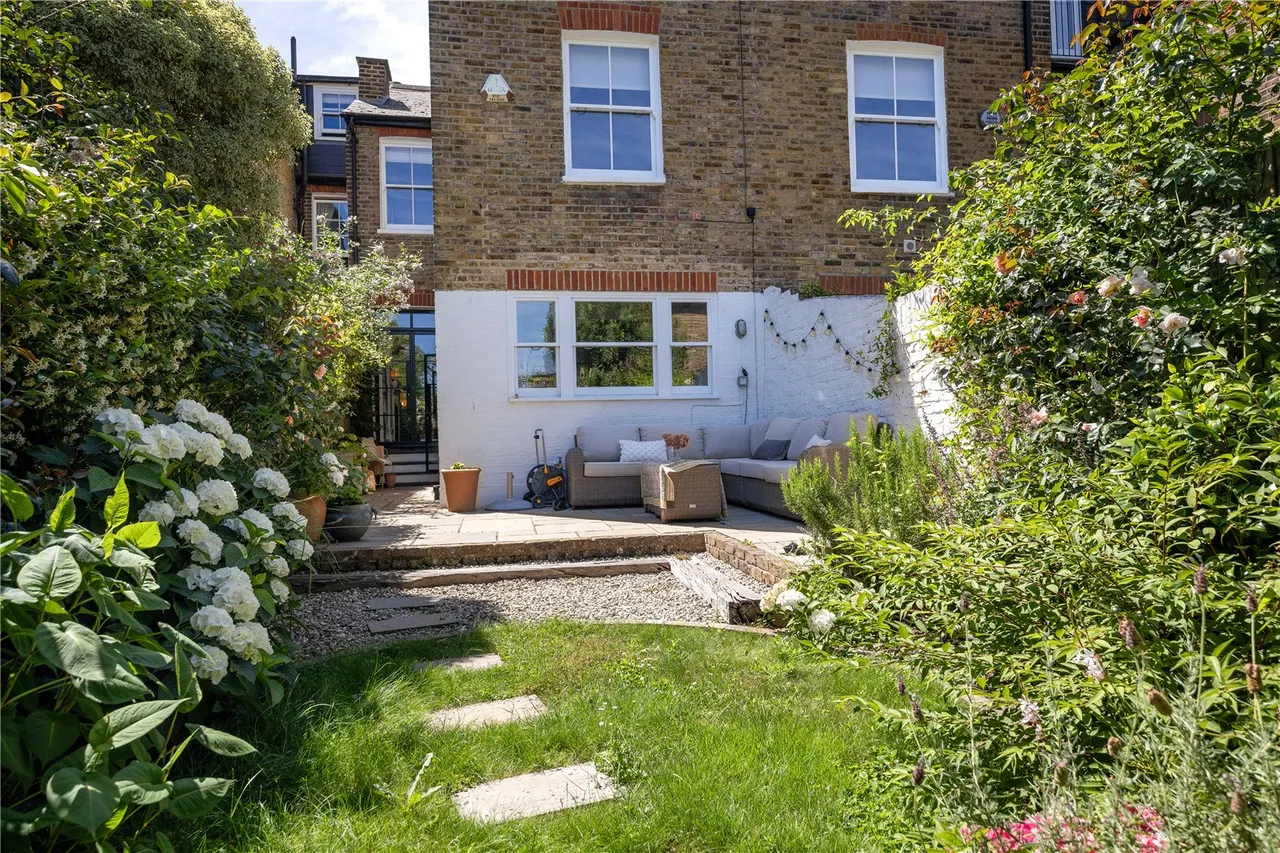 Crown Road, St Margarets, TW1, photo 16
