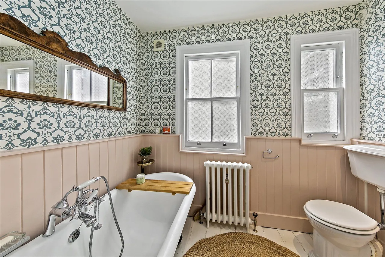 Crown Road, St Margarets, TW1, photo 17