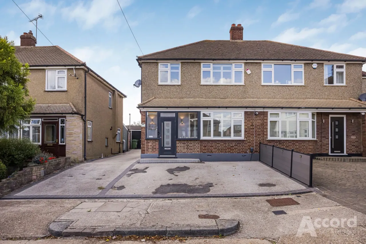 3 bed house for sale, Greenock Way, Romford, RM1