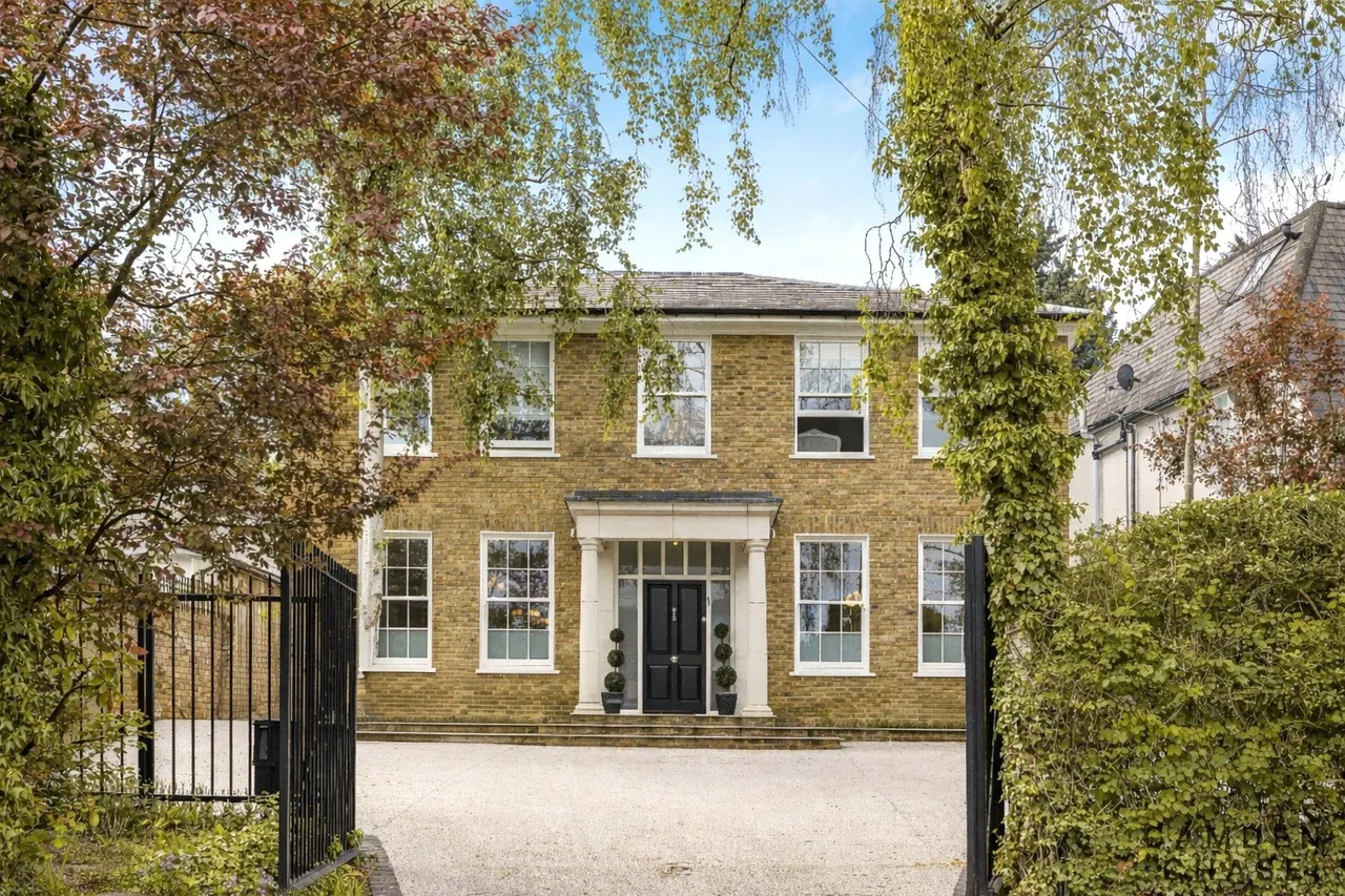 4 bed house to rent — Oaklands Road, Totteridge, London, N20 8BA
