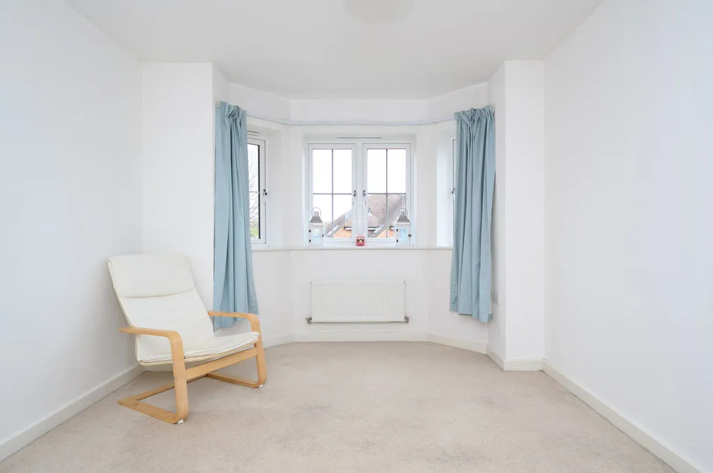 48 Trenchard Close, Hersham KT12 5BG, photo 6