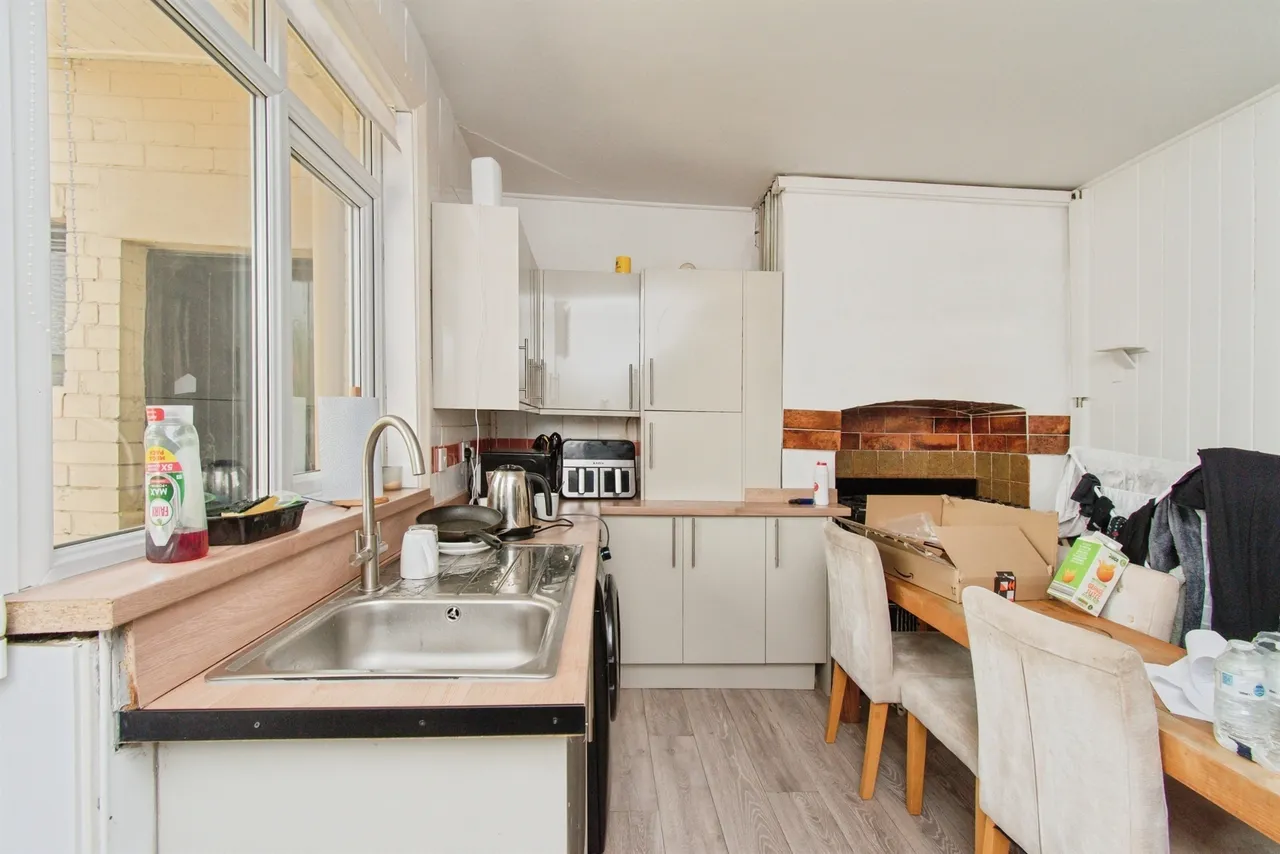 Leeds Road, Cutsyke, Castleford, photo 6