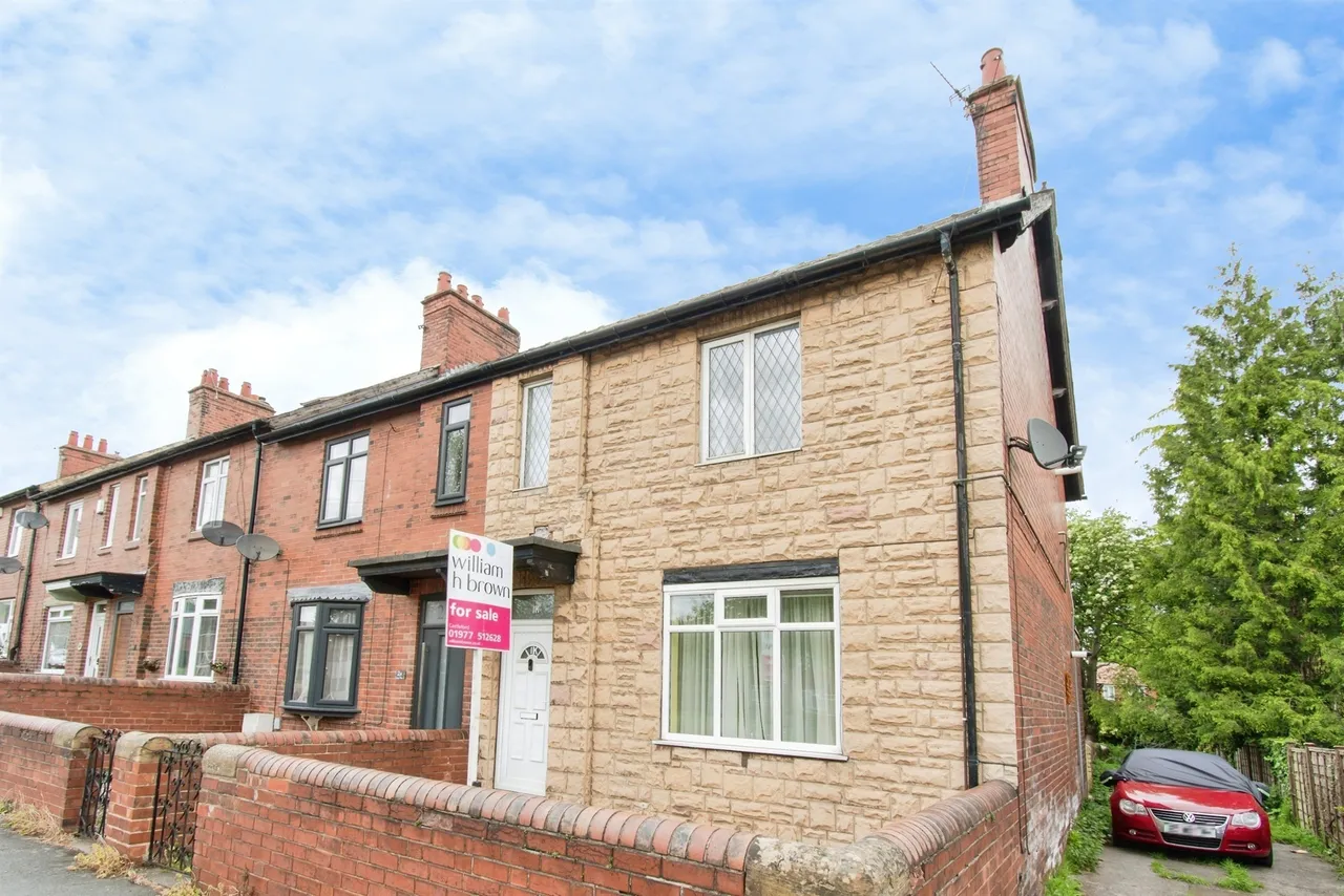 2 bed house for sale — Leeds Road, Cutsyke, Castleford