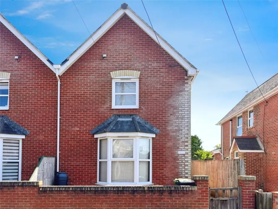3 bed house for sale, Princes Road, Freshwater, PO40