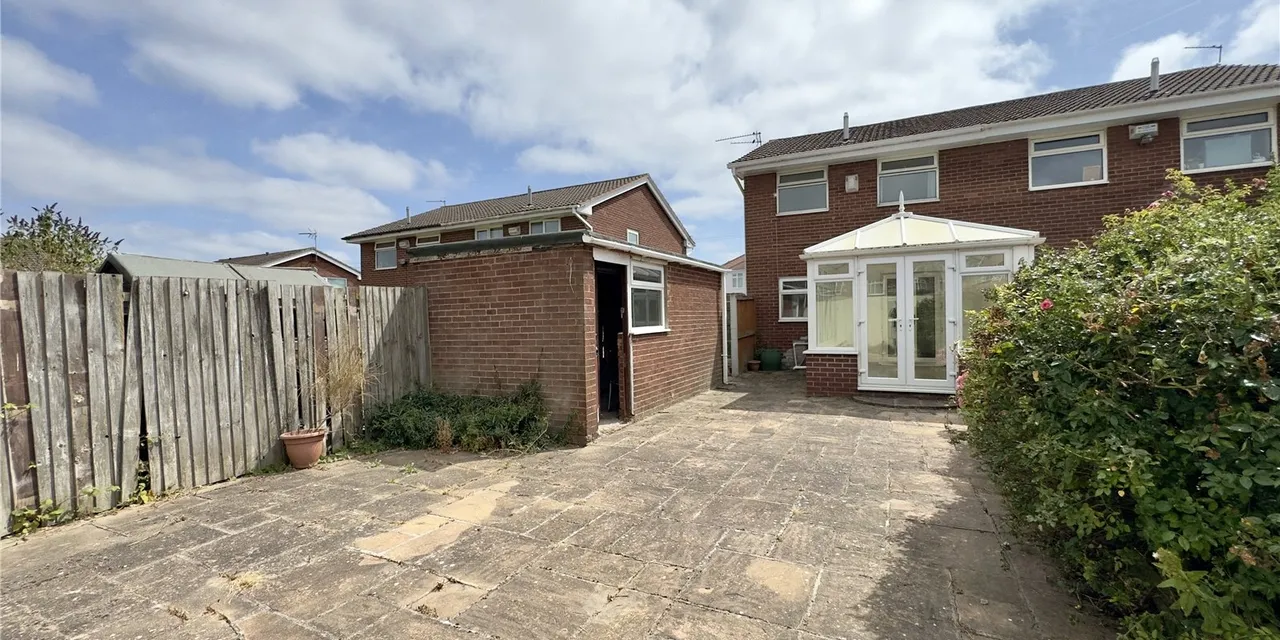 Lloyd Drive, Greasby, CH49, photo 3