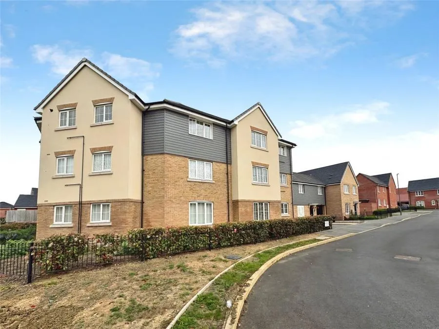 2 bed flat for sale, Keepsake Way, Aylesbury, HP18