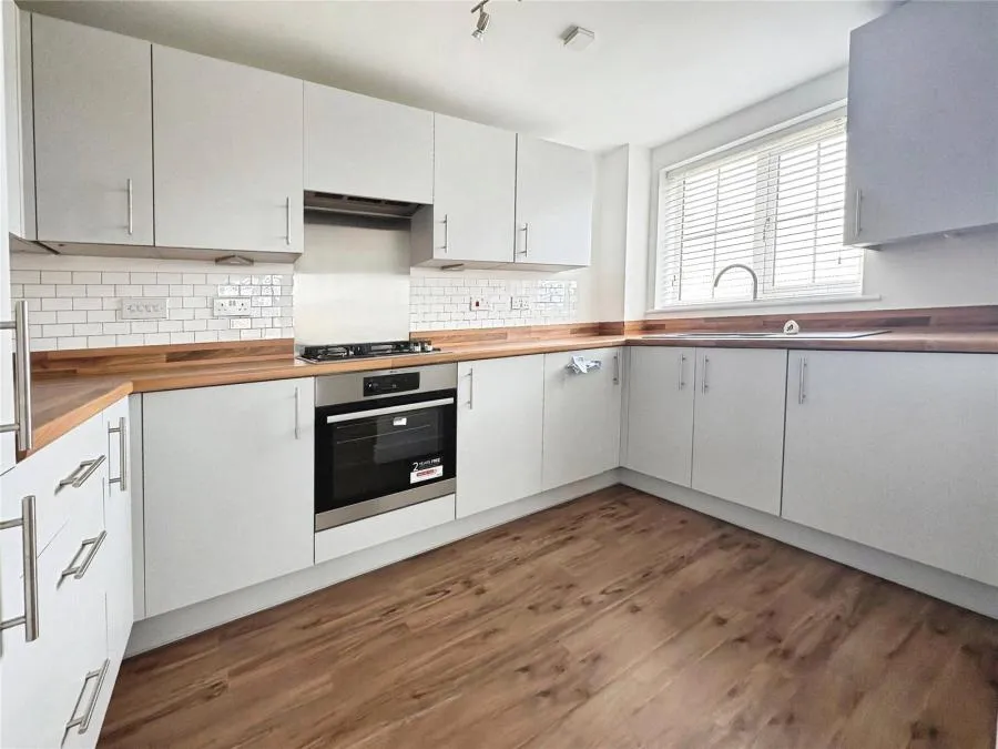 Keepsake Way, Aylesbury, HP18, photo 2