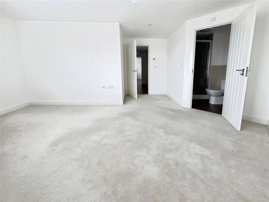 Keepsake Way, Aylesbury, HP18, photo 5