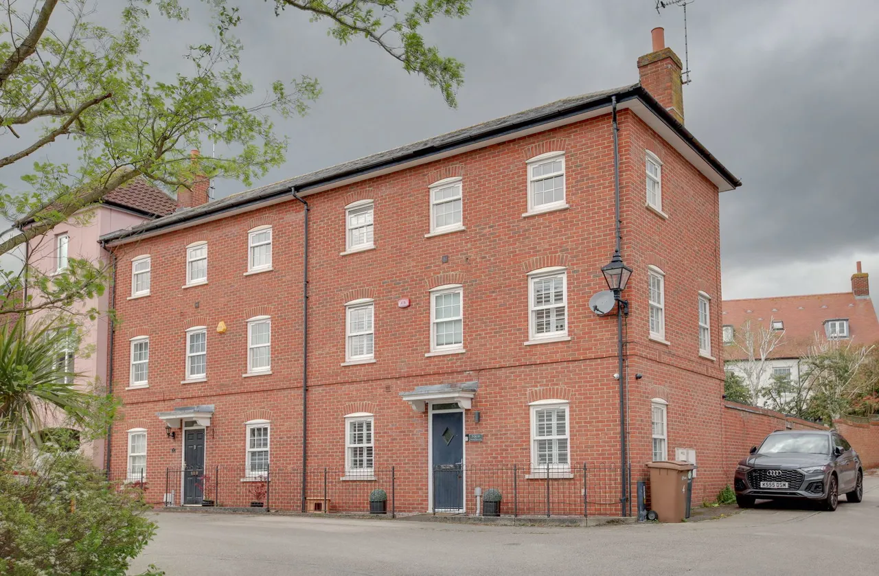 4 bed house for sale — Peers Square, Chelmer Village