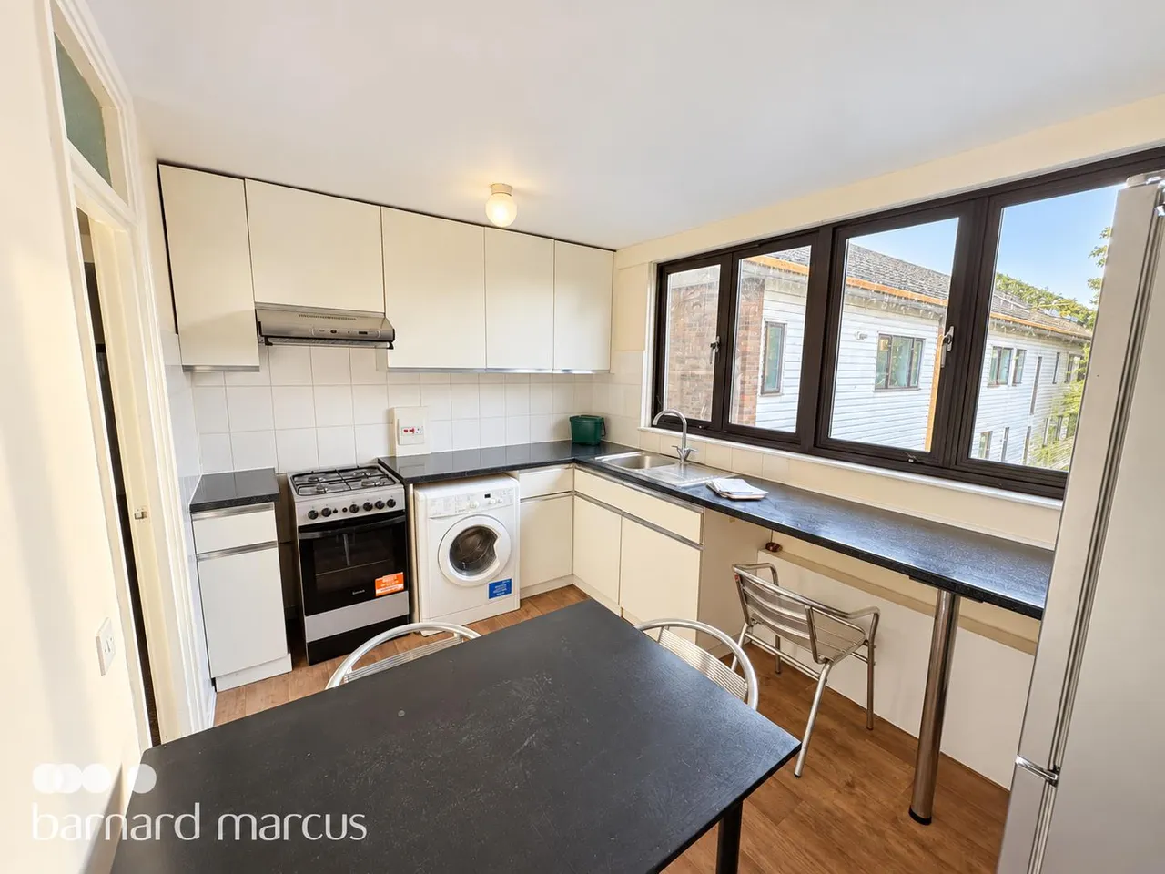 3 bed flat to rent, Summerwood Road, Isleworth, TW7