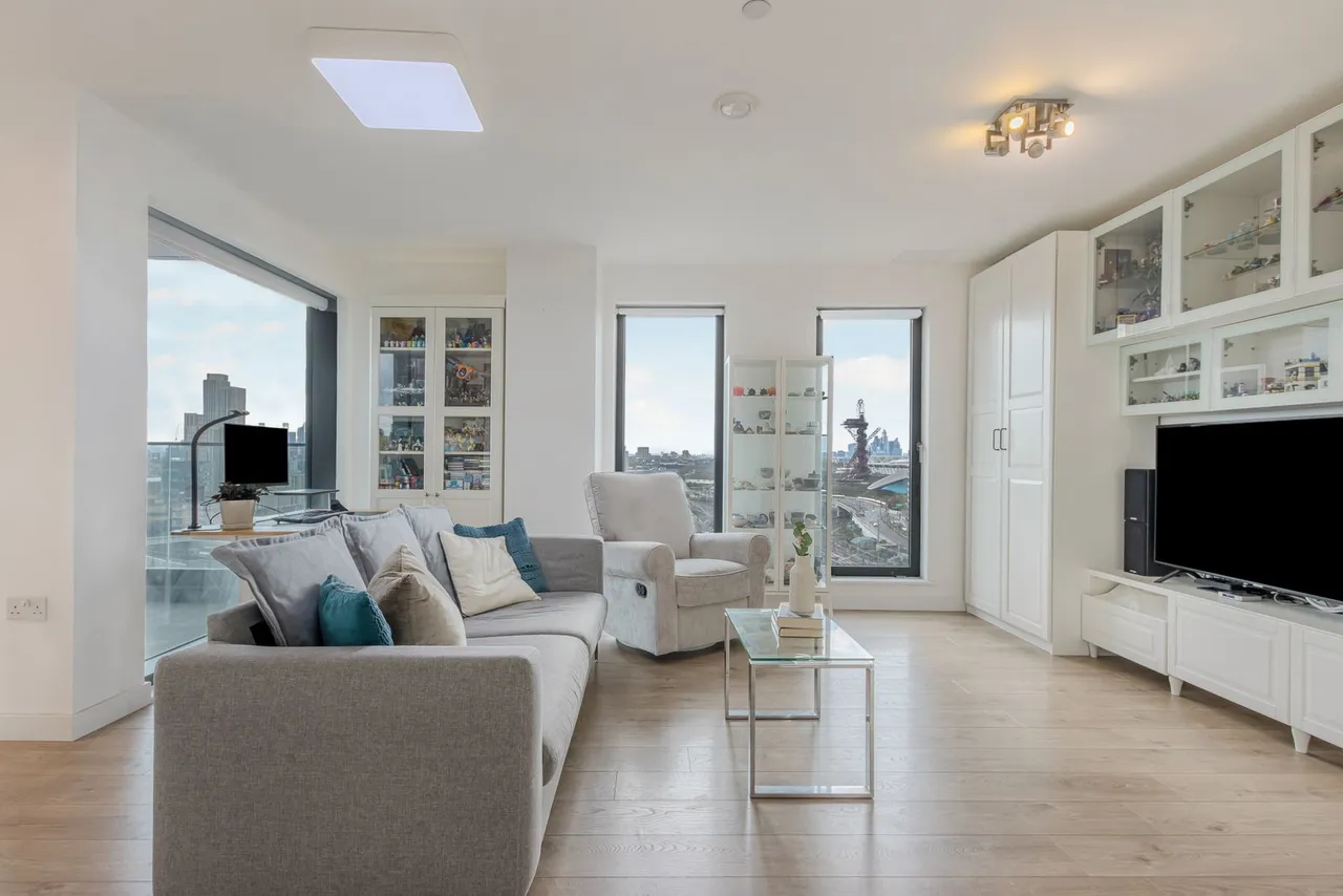 Legacy Tower, E15, photo 2