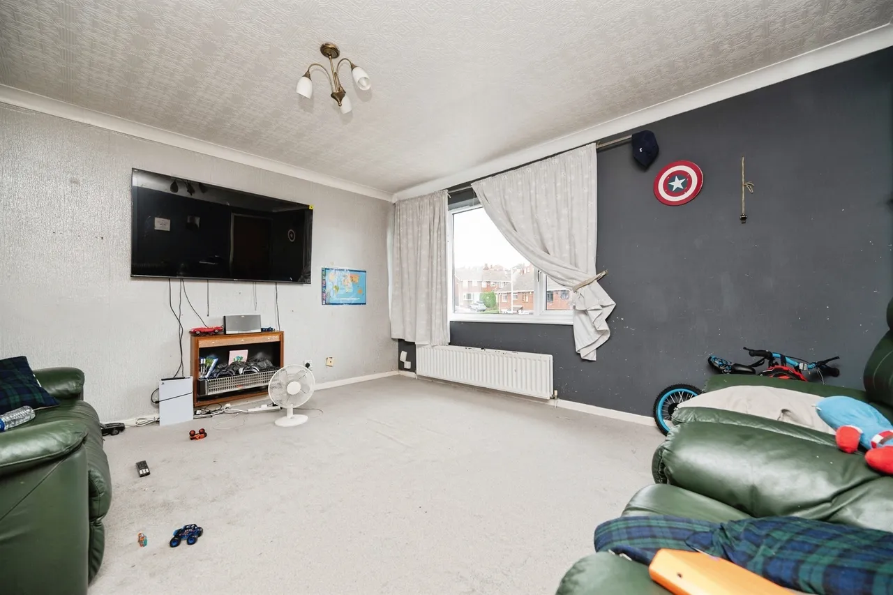 Sandstone Close, Lower Gornal, Dudley, photo 2