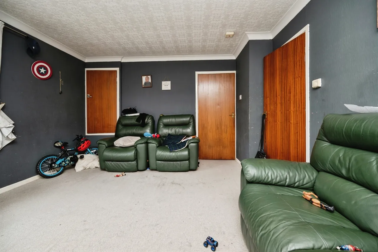 Sandstone Close, Lower Gornal, Dudley, photo 8