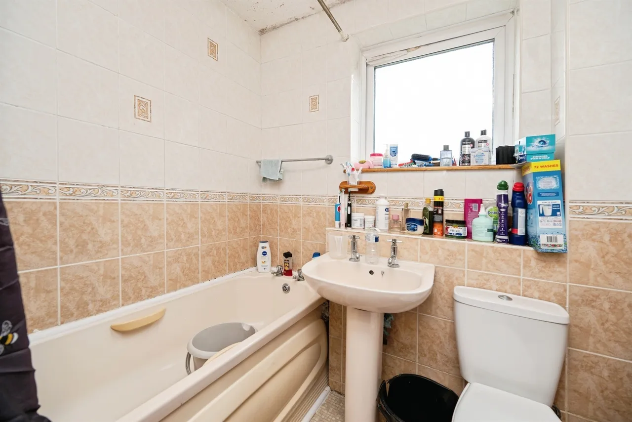 Sandstone Close, Lower Gornal, Dudley, photo 4